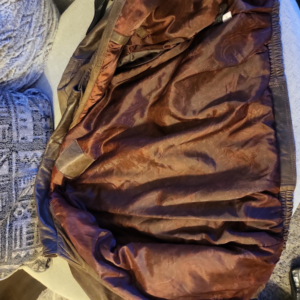 Leather jacket - Picture 3 of 3